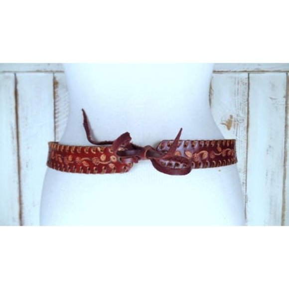 Vintage floral tooled braided red leather boho belt - Picture 3 of 4